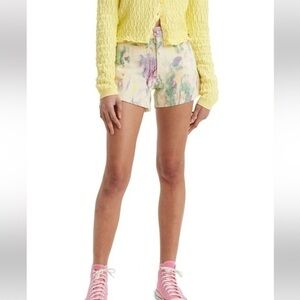 EUC Levi's 80s Mom Shorts in watercolor size 26